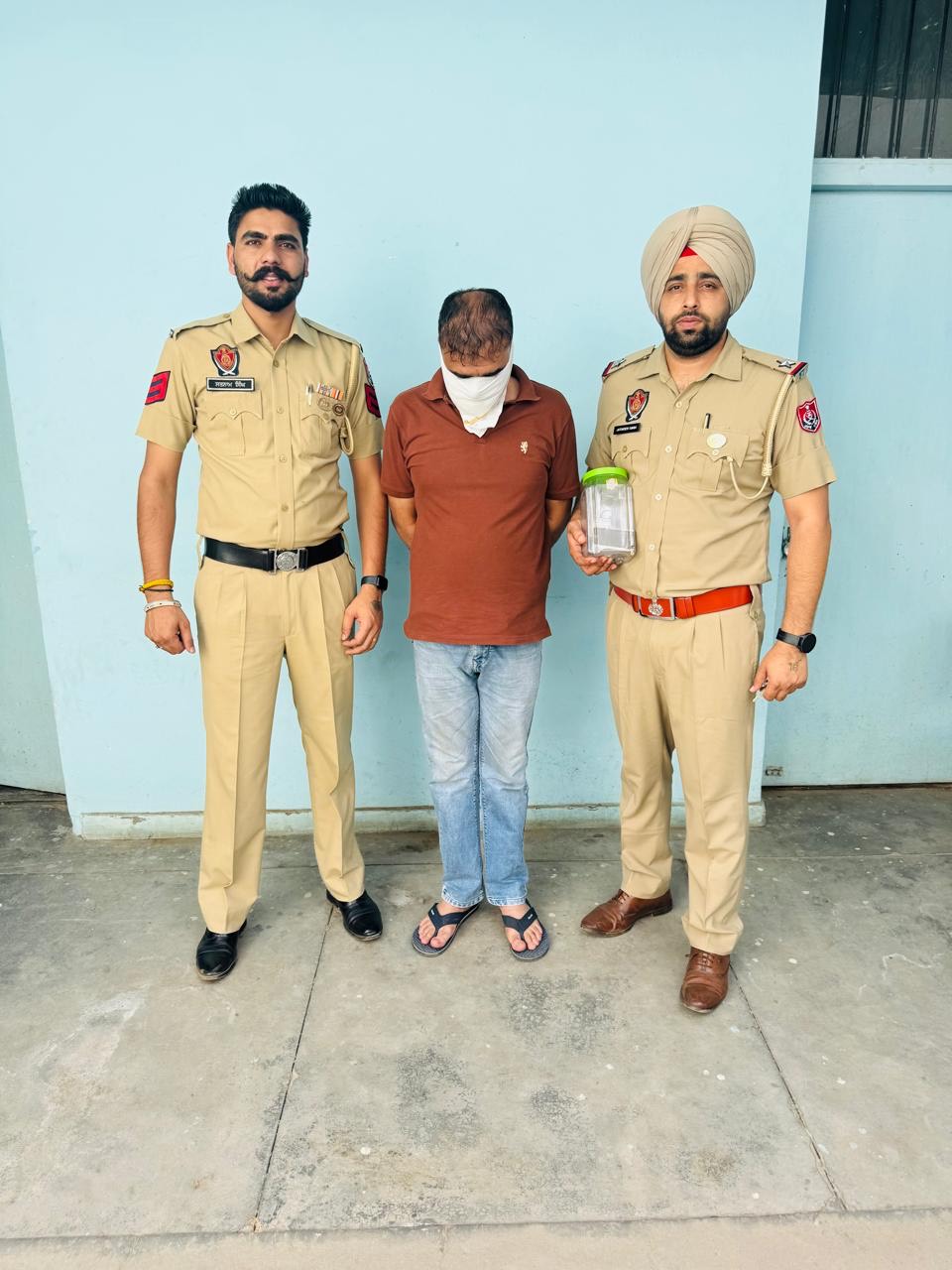 CIA staff arrests 01 accused with .32 bore pistol and 05 rounds